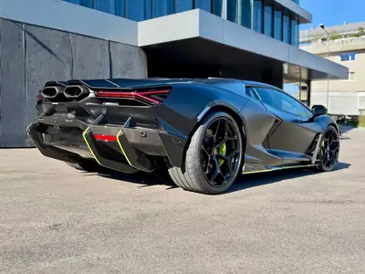 Lamborghini Revuelto 2025 — Hypercar hybride Ad Personam, carbone intégral et très faible kilométrage — Heckansicht