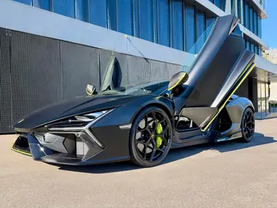 Lamborghini Revuelto 2025 — Hypercar hybride Ad Personam, carbone intégral et très faible kilométrage — Außenansicht