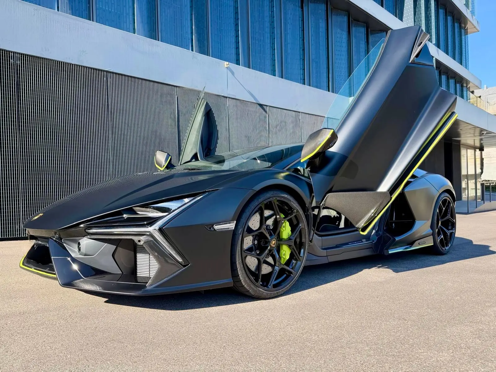 Lamborghini Revuelto 2025 occasion Wollerau — 1