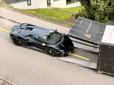 Lamborghini Revuelto 2025 — Hypercar hybride Ad Personam, carbone intégral et très faible kilométrage — Detail