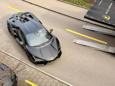 Lamborghini Revuelto 2025 — Hypercar hybride Ad Personam, carbone intégral et très faible kilométrage — Miniatur 7