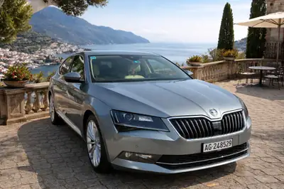Skoda Superb 2.0 TSI 280 ch 4x4 — Berline premium, tout-terrain, sans accident — côté