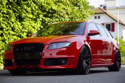 Audi RS4 Avant 4.2 V8 quattro — Break sportif de légende, 420 ch sans compromis — rear view