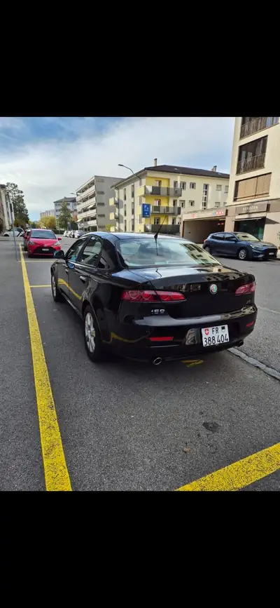 Alfa Romeo 159 2.2 JTS Distinctive — Berline élégante, 185 ch et pneus hiver inclus — fianco