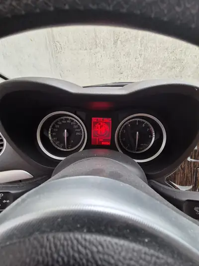 Alfa Romeo 159 2.2 JTS Distinctive — Berline élégante, 185 ch et pneus hiver inclus — interni