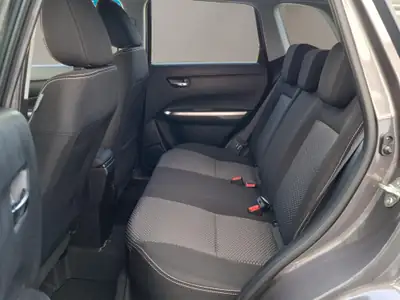 Suzuki Vitara 1.4 T Sakura Hybrid 4x4 — SUV compact hybride, consommation optimisée — Miniature 10