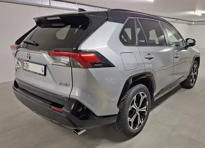 Toyota RAV-4 2.5 PHEV Platinum — Hybride rechargeable 306 ch, 44'000 km seulement — intérieur
