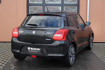 Suzuki Swift 1.2 Hybrid CVT — Citadine économe avec technologie MHEV et équipements premium — Miniature 9