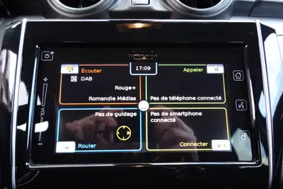 Suzuki Swift 1.2 Hybrid CVT — Citadine économe avec technologie MHEV et équipements premium — Miniature 19