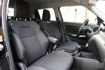 Suzuki Swift 1.2 Hybrid CVT — Citadine économe avec technologie MHEV et équipements premium — Miniature 23