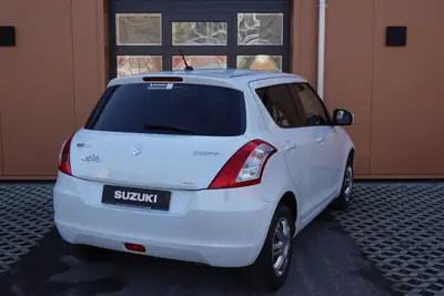 Suzuki Swift 1.2i 16V GL 4x4 — Citadine robuste et économique, 4x4 véritable — Miniature 7