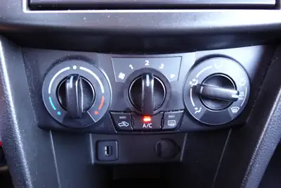 Suzuki Swift 1.2i 16V GL 4x4 — Citadine robuste et économique, 4x4 véritable — Miniature 17