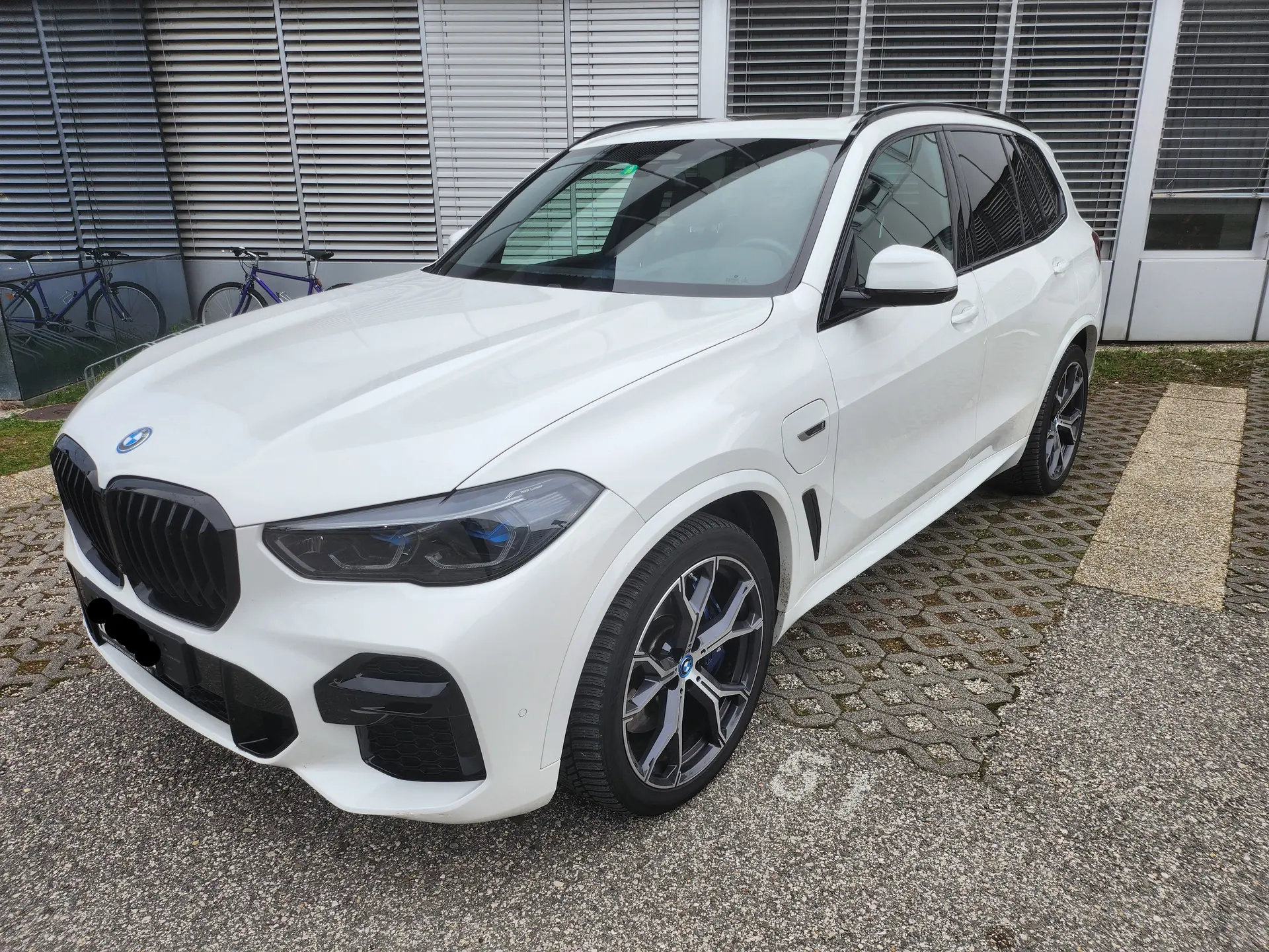 BMW X5 45e 3.0 394 cv — Hybride rechargeable premium, 37 600 km seulement