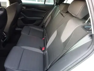 Skoda Octavia Combi 2.0 TDI DSG 4x4 — Polyvalence tout-terrain, 154 000 km — Thumbnail 11