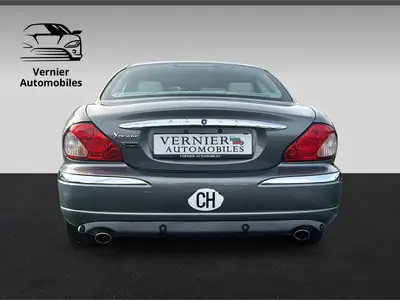 Jaguar X-Type 3.0 V6 Traction4 — Berline sportive anglaise, très bon état — tableau de bord
