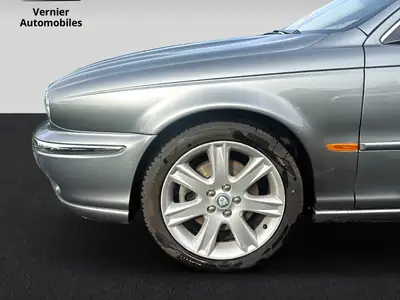 Jaguar X-Type 3.0 V6 Traction4 — Berline sportive anglaise, très bon état — Miniature 8
