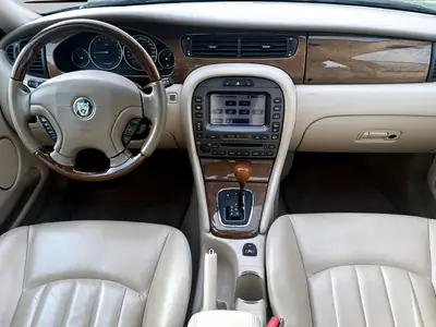 Jaguar X-Type 3.0 V6 Traction4 — Berline sportive anglaise, très bon état — Miniature 11
