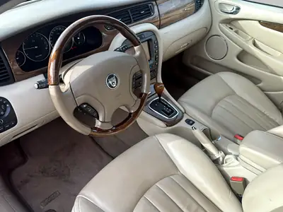 Jaguar X-Type 3.0 V6 Traction4 — Berline sportive anglaise, très bon état — Miniature 10