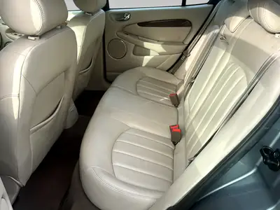 Jaguar X-Type 3.0 V6 Traction4 — Berline sportive anglaise, très bon état — Miniature 14