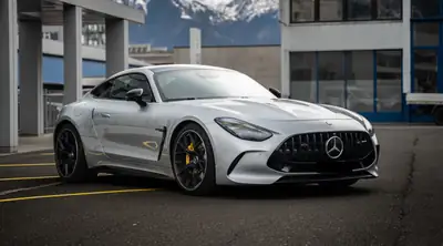Mercedes-AMG GT 63 4Matic+ Executive Edition — Supercar 585 ch, très faible kilométrage — vue extérieure