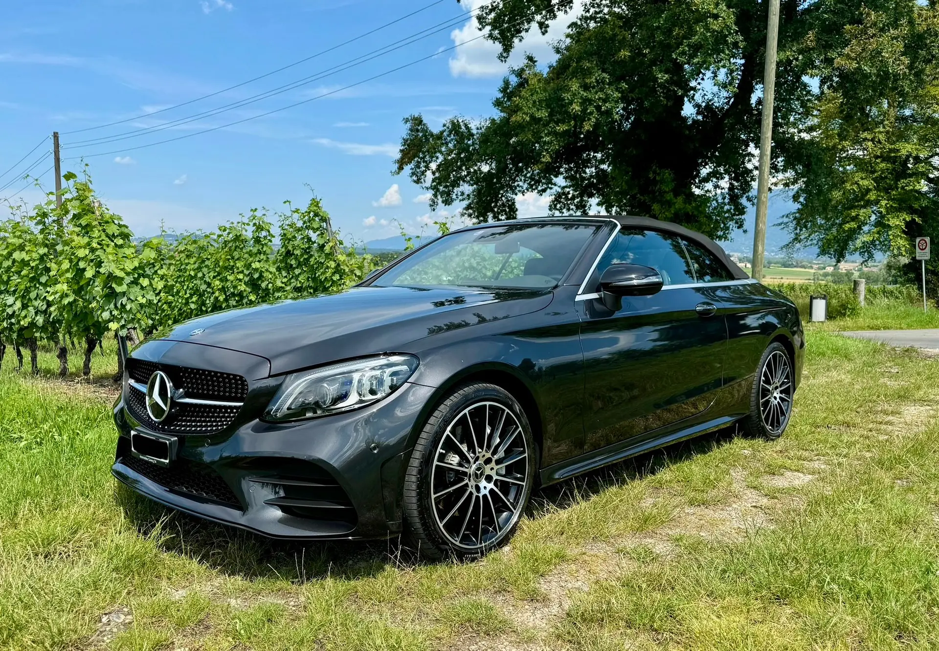 Mercedes-Benz C 300 AMG Line Cabriolet — Décapotable sportive 4Matic, 30 000 km seulement — vista esterna