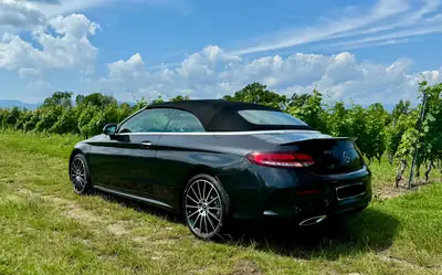 Mercedes-Benz C 300 AMG Line Cabriolet — Décapotable sportive 4Matic, 30 000 km seulement — fianco