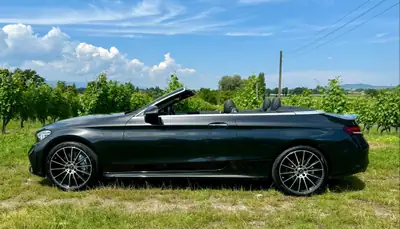 Mercedes-Benz C 300 AMG Line Cabriolet — Décapotable sportive 4Matic, 30 000 km seulement — vista posteriore
