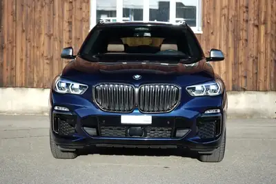 BMW X5 xDrive M50i — SUV premium 530 ch, transmission Steptronic, faible consommation — dashboard