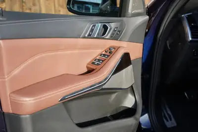 BMW X5 xDrive M50i — SUV premium 530 ch, transmission Steptronic, faible consommation — Thumbnail 12