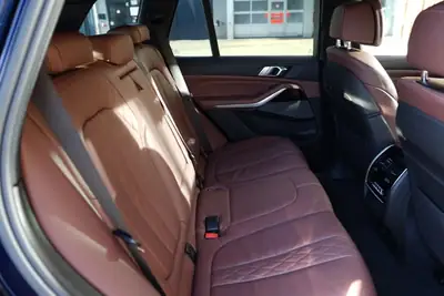 BMW X5 xDrive M50i — SUV premium 530 ch, transmission Steptronic, faible consommation — Thumbnail 13