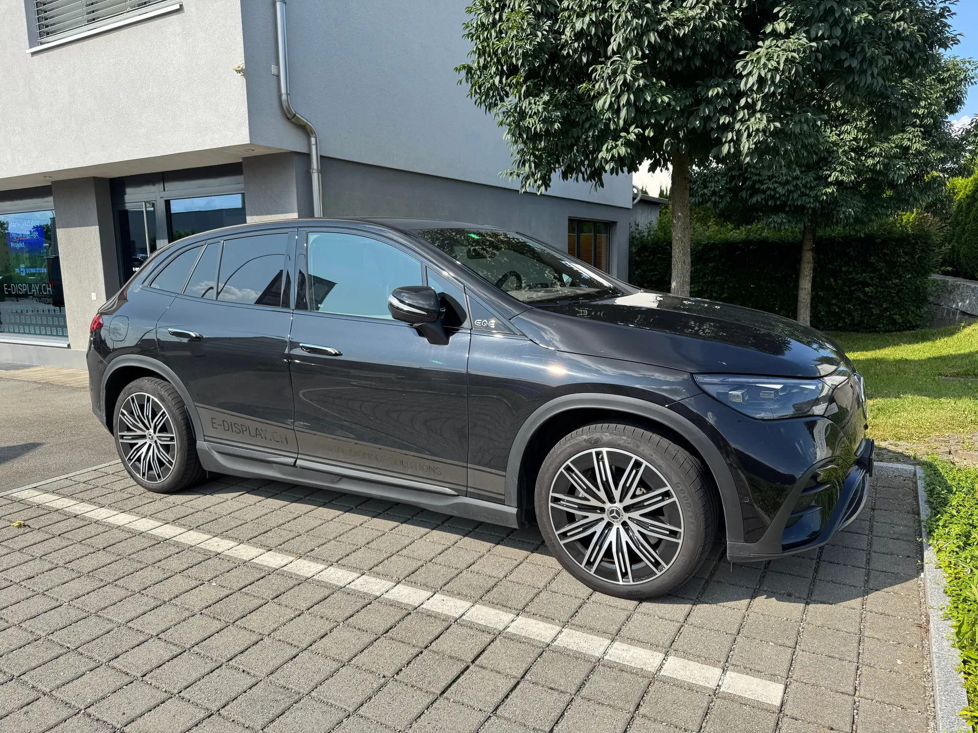 Mercedes-Benz EQE SUV 350 4Matic — Luxe électrique 292 ch, faible kilométrage — Außenansicht