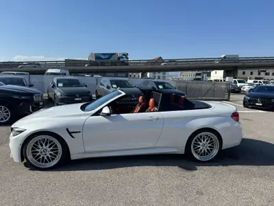 BMW M4 Cabriolet Competition DKG — Sportive découvrable, 450 ch et toit électrique — vista posteriore