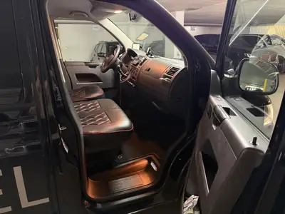 VW Caravelle T5 — Minivan spacieux 9 places, long empattement, état impeccable — interni