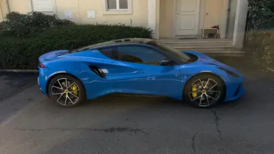 Lotus Emira 3.5 V6 First Edition — Sportive britannique 406 ch, état quasi neuf — vue extérieure