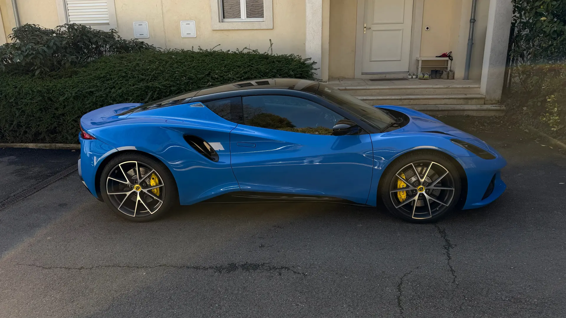 Lotus Emira 3.5 V6 First Edition — Sportive britannique 406 ch, état quasi neuf — Außenansicht