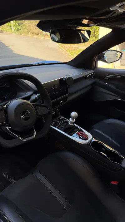 Lotus Emira 3.5 V6 First Edition — Sportive britannique 406 ch, état quasi neuf — tableau de bord