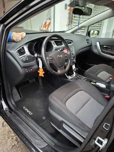 Kia Cee'd Sportswagon 1.6 CRDi — Monospace diesel fiable, 85'000 km, garantie prolongée — interni