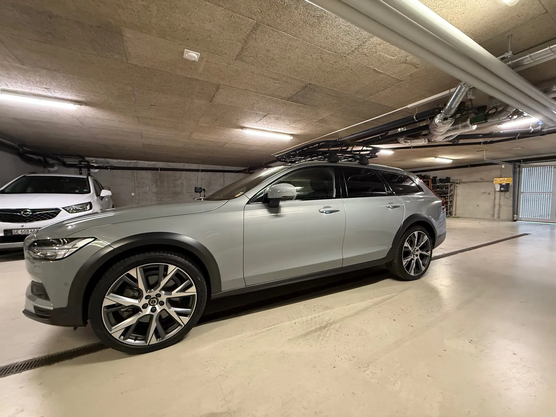 Volvo V90 Cross Country B4 Diesel — SUV familial élégant, traction intégrale, 48 000 km