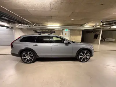 Volvo V90 Cross Country B4 Diesel — SUV familial élégant, traction intégrale, 48 000 km — côté