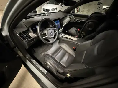 Volvo V90 Cross Country B4 Diesel — SUV familial élégant, traction intégrale, 48 000 km — tableau de bord