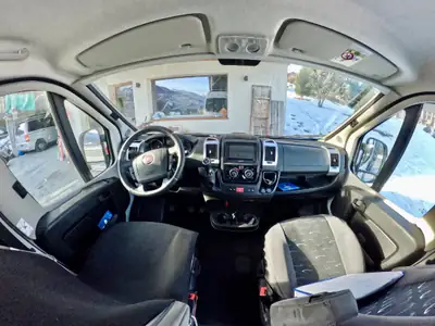 Fiat Ducato Capron CVE 600 Edition 15 — Camping-car premium, équipements complets et sécurité renforcée — Miniatura 9