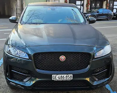 Jaguar F-Pace 2.0d R-Sport AWD — SUV premium diesel, 81'000 km, sans sinistre — vista esterna