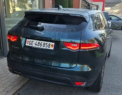 Jaguar F-Pace 2.0d R-Sport AWD — SUV premium diesel, 81'000 km, sans sinistre — fianco