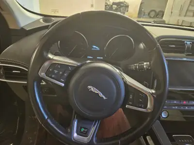 Jaguar F-Pace 2.0d R-Sport AWD — SUV premium diesel, 81'000 km, sans sinistre — dettaglio