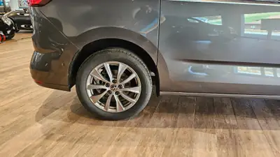 VW T7 Multivan 1.5 eHybrid Style 4Motion — Minibus hybride rechargeable, 7 places, quasi neuf — Thumbnail 9