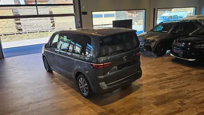VW T7 Multivan 1.5 eHybrid Style 4Motion — Minibus hybride rechargeable, 7 places, quasi neuf — Thumbnail 14
