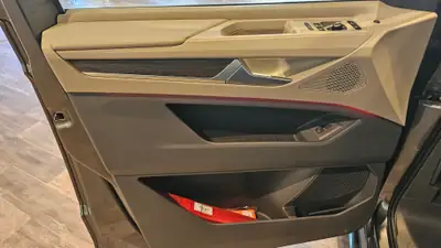 VW T7 Multivan 1.5 eHybrid Style 4Motion — Minibus hybride rechargeable, 7 places, quasi neuf — Thumbnail 24