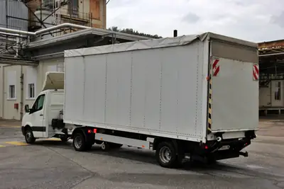 VW Crafter Sattelschlepper — Semi-remorque utilitaire diesel 164 ch, fonctionnel et prêt à l'emploi — arrière