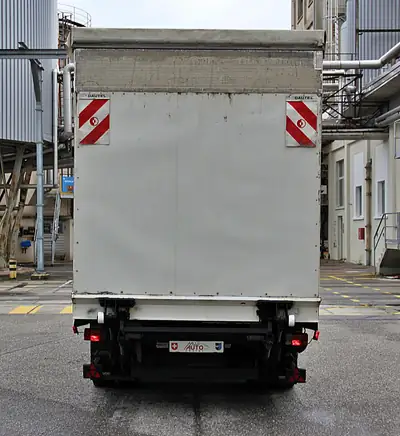 VW Crafter Sattelschlepper — Semi-remorque utilitaire diesel 164 ch, fonctionnel et prêt à l'emploi — intérieur