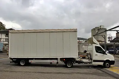 VW Crafter Sattelschlepper — Semi-remorque utilitaire diesel 164 ch, fonctionnel et prêt à l'emploi — détail